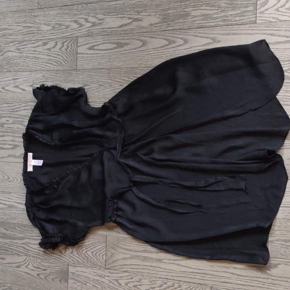 Beautiful black silky robe by Oscar De la Renta💕 - Picture 5 of 16
